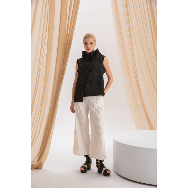 Kozan Aris Vest Top in the black Kuro print is a stylish statement with its funnel neck collar, patch pocket hanging below the bottom hem. Style Number SP-4290